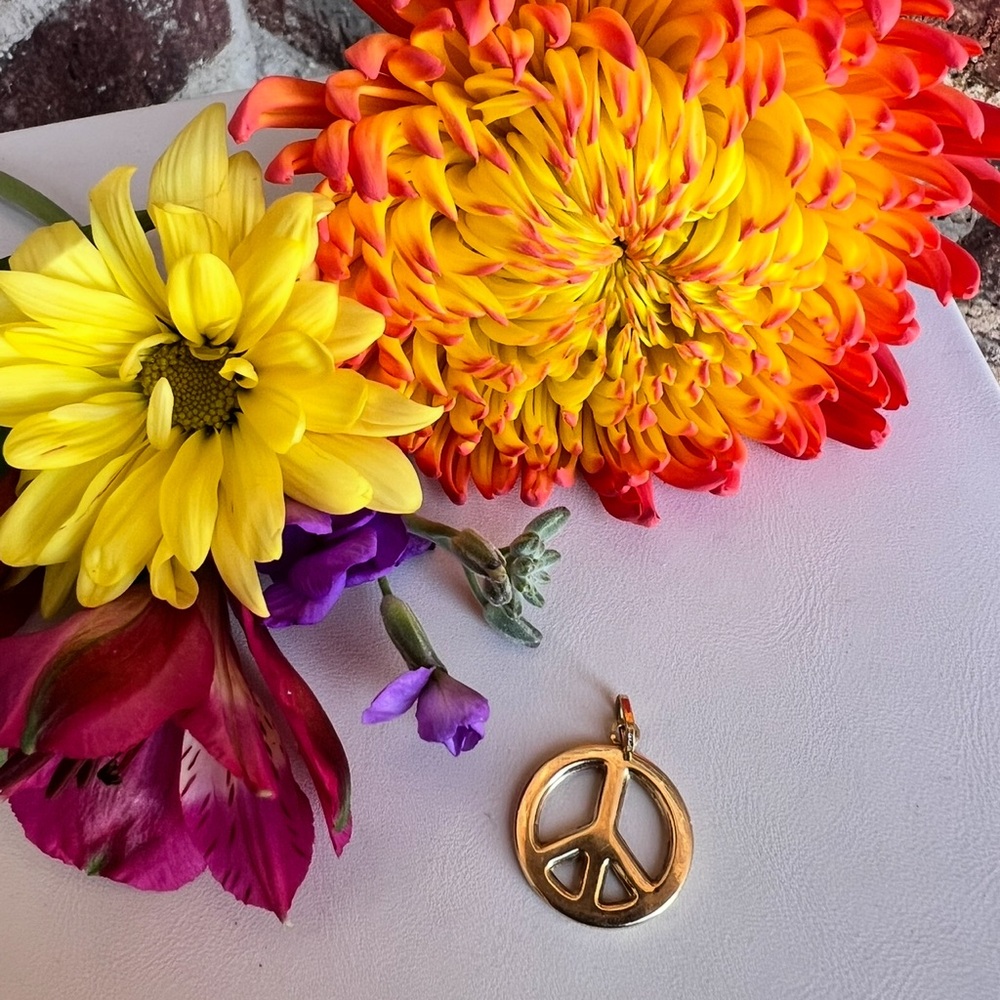 18k peace sign charm